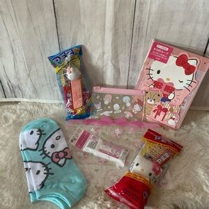 Hello Kitty Pink Gift Set - Sanrio Socks & Accessories